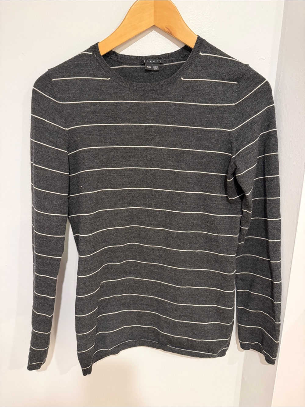 Theory Tobias charcoal grey striped sweater women’s size medium